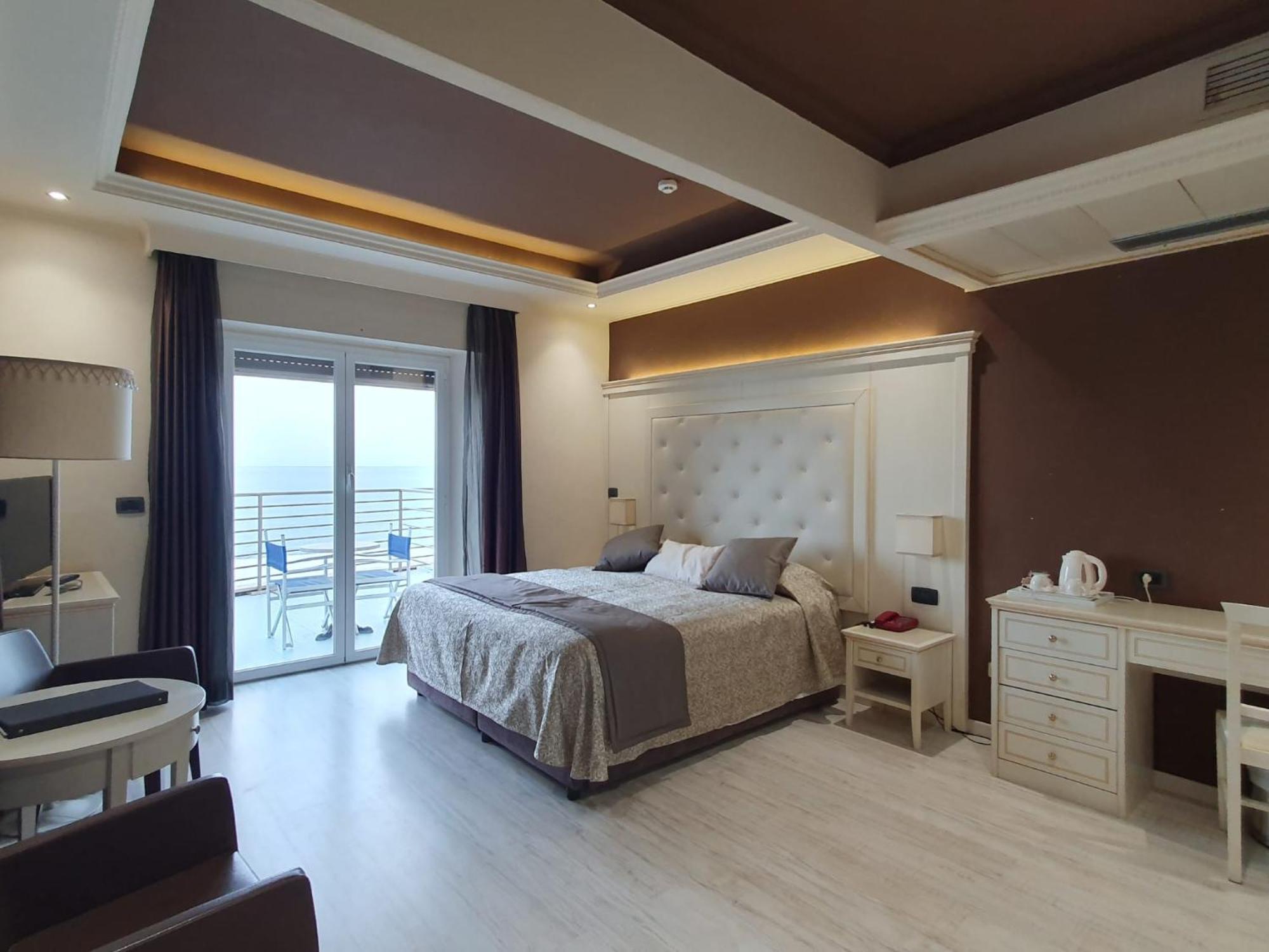Regina Hotel