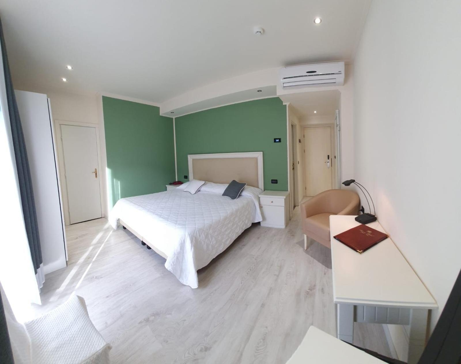 Regina Hotel 4*