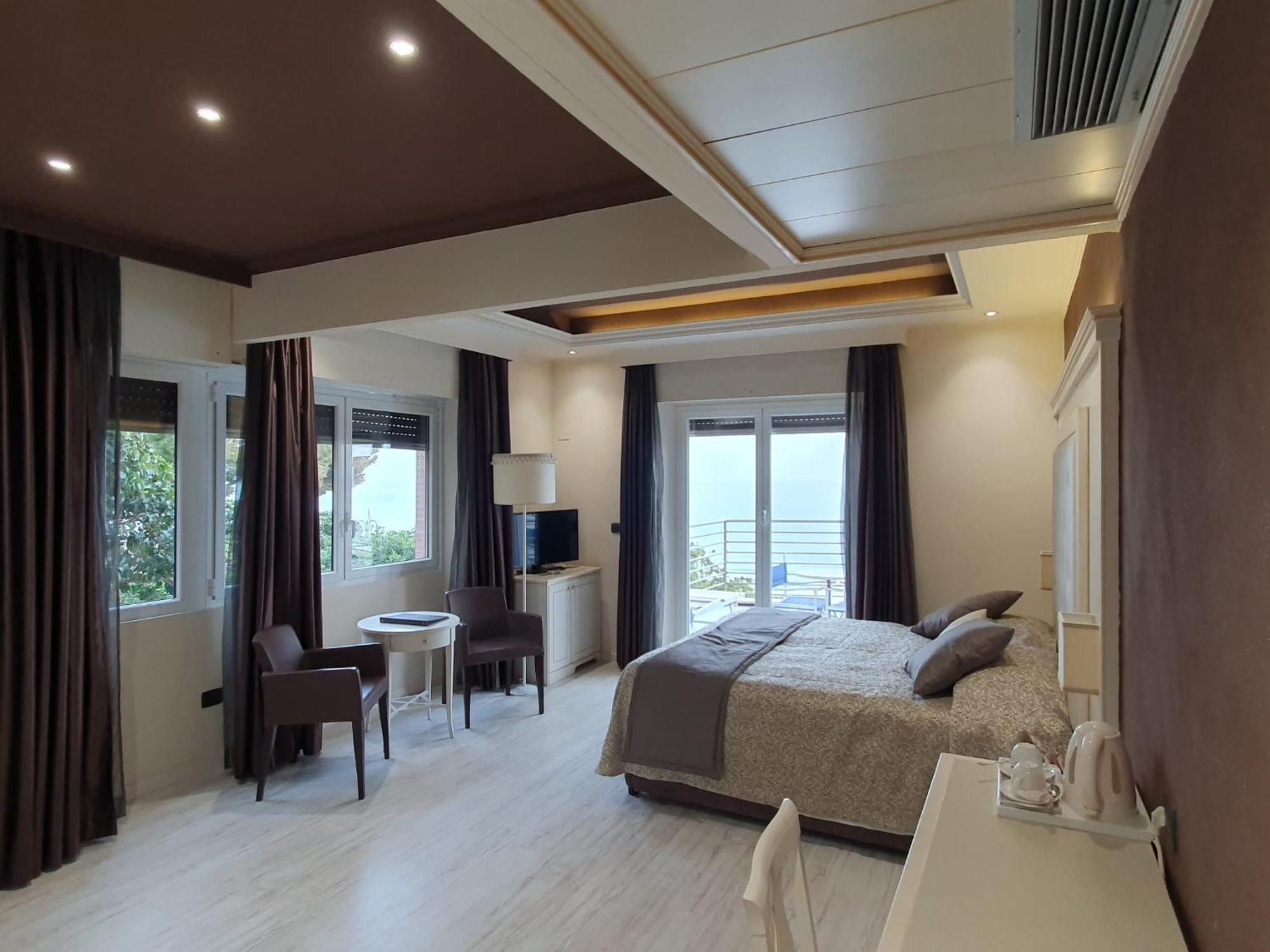 Regina Hotel 4*